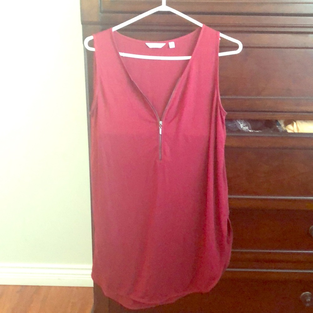 Red mehroon top with front zipper